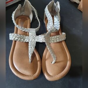 LAST CHANCE Silver flip flop sandals girls women